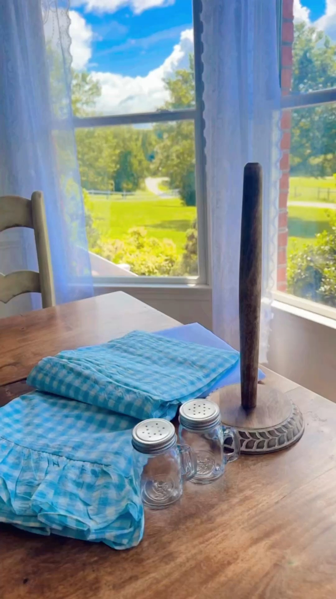 A few of my recent little purchases came in - look how stinkin’ cute 🥰 these rooster 🐓 salt 🧂 and pepper 🖤 shakers are, y’all!! And that wooden 🪵 paper towel holder!! 😍 Linked them both on my LTKit shop!! 🔗 And on the next slide, I’ll show the new gingham shower 🚿 curtain hung up…. It looks ADORABLE in the boys’ bathroom!! 🚽 ✨