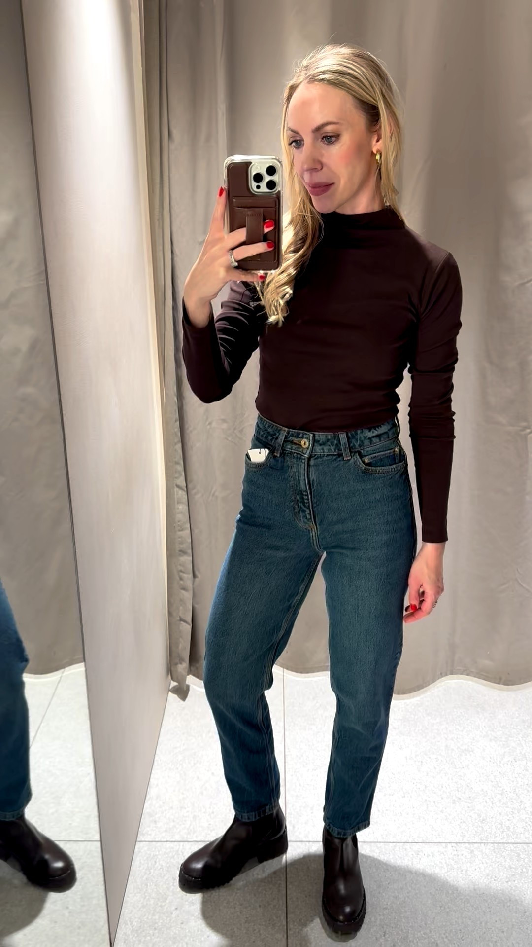 Zara basics that are both so good - this mock neck tee (under $30) and mom jeans (under $50) - the jeans go with any type of shoe 👌🏻

#LTKFindsUnder50 #LTKOver40 #LTKSeasonal