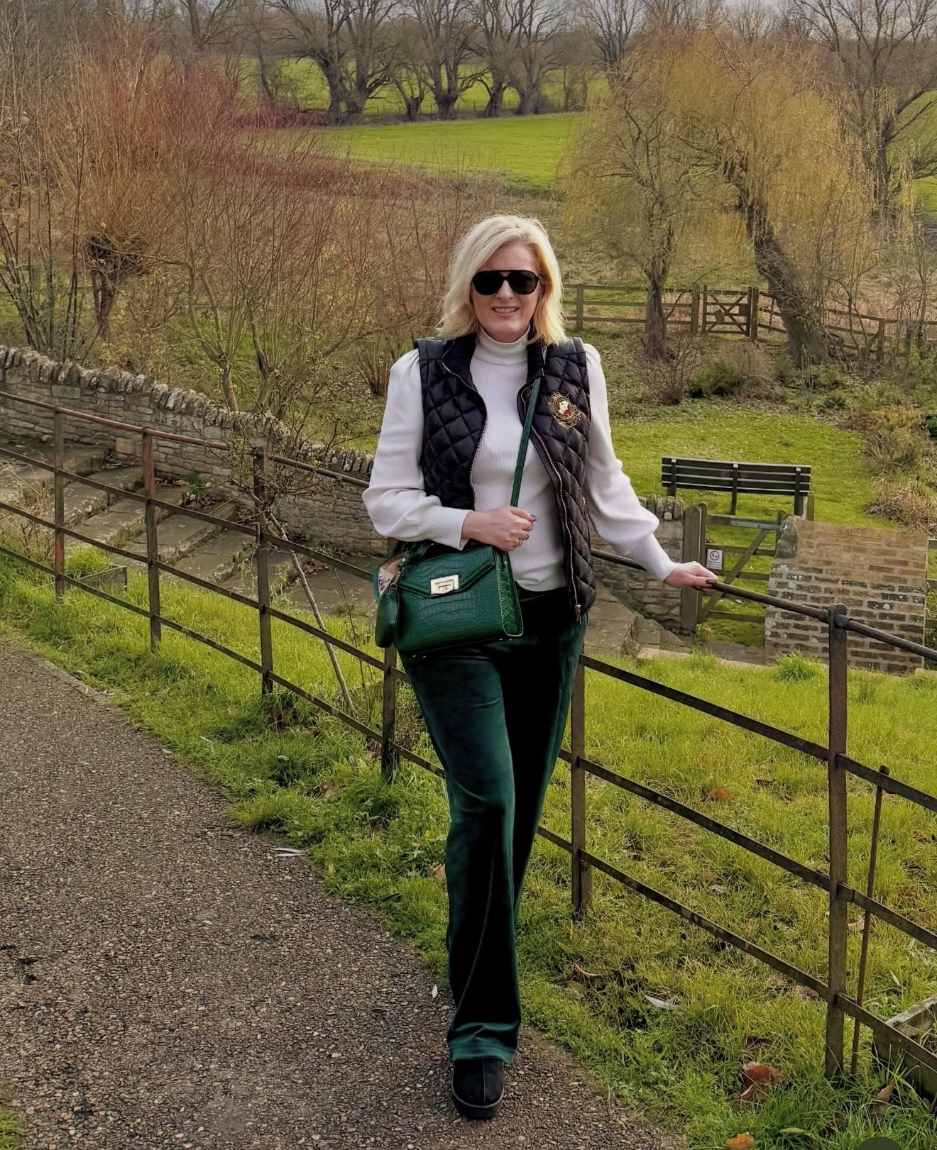 Hi everyone! I’m living in joggers at the minute and I love these emerald green velour ones. They’re so soft & look like velvet, and can pass & trousers too  perfect for Christmas! 
Also getting lots of wear out of my Holland Cooper gilet, such a classic look. 


Winter, U.K. blogger, superdry & co, over 40, tall, midsize. 


#LTKuk #LTKwinter #LTKstyletip