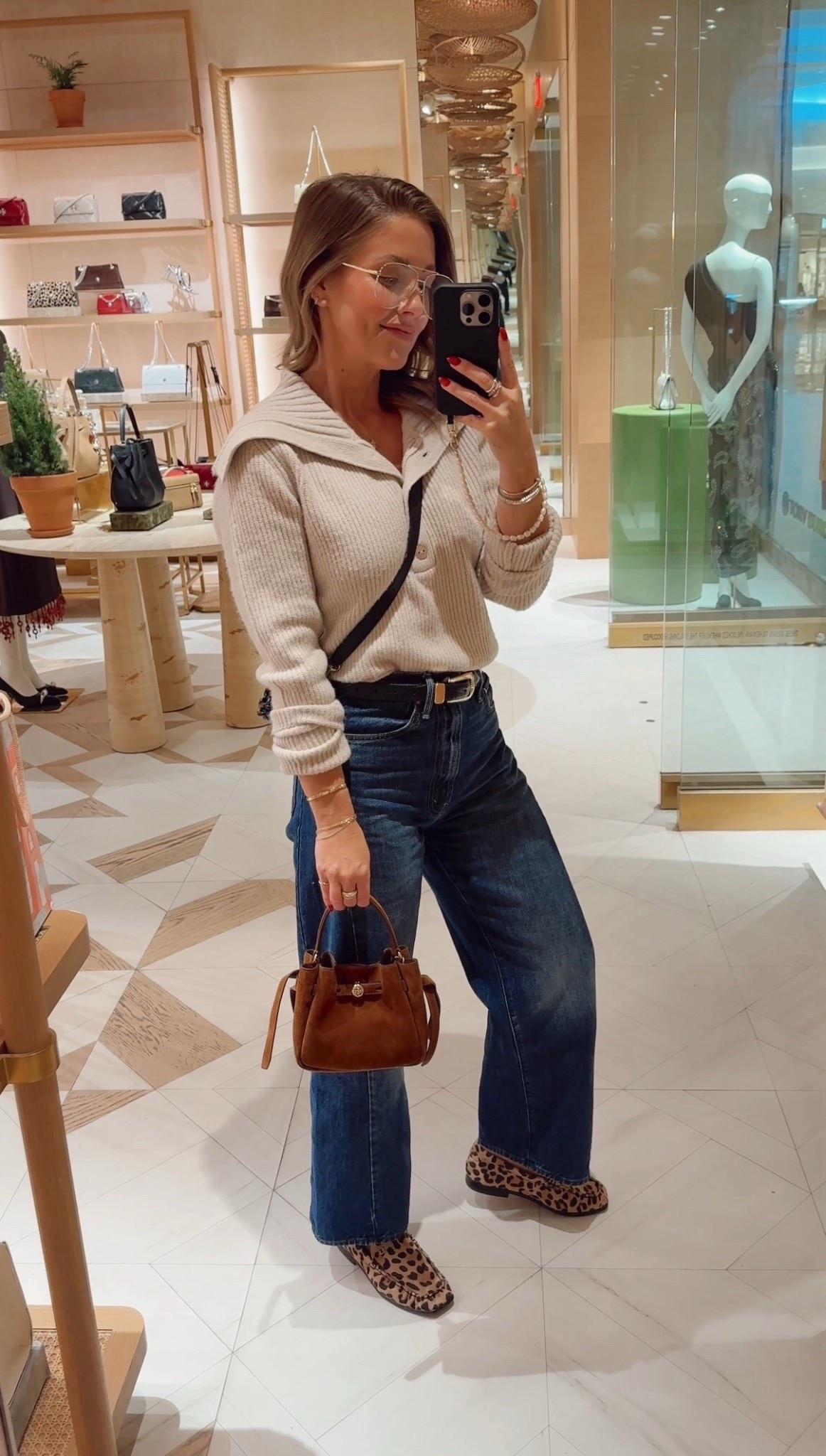Oh this is cuuuuute 😍 Also comes with a cross body strap!
Amazon blue light glasses 
XS sweater / 24 jeans / size down a 1/2 in the flats (I have on the leopard) ❤️ Shade 220 in my new lip

outfit ideas, sweaters, Amazon, Nordstrom, girl mom, jeans, denim, Amanda West, almost ready blog

#LTKootd #LTKFindsUnder100 #LTKdayinmylife