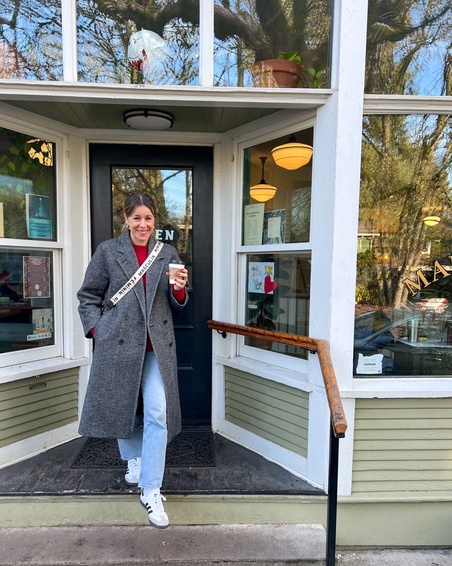 Red on repeat 👄 💅🏼 