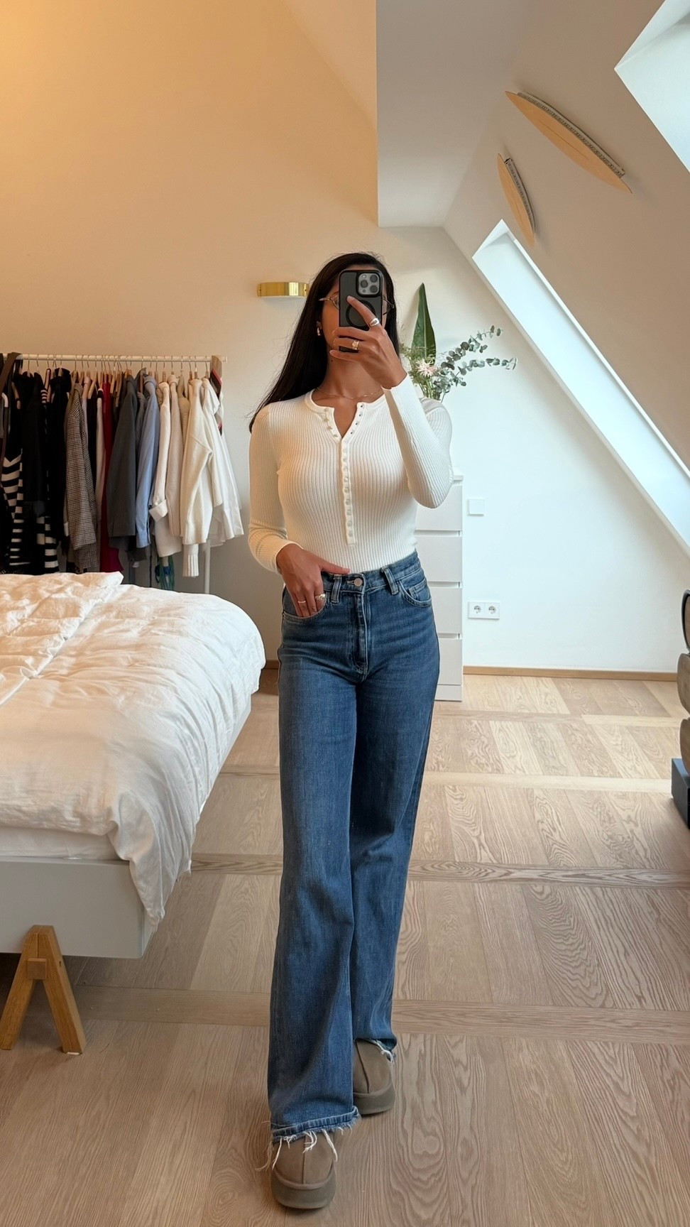 Sehr angenehmer und trotzdem eng anliegender und anschmiegsamer Body,  größtenteils aus Merinowolle (RWS-zertifiziert) und Baumwolle

#LTKdeutschland #LTKeurope #LTKautumn