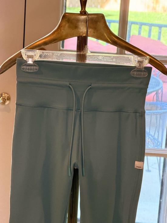 Vuori Daily Leggings - Moss | Poshmark