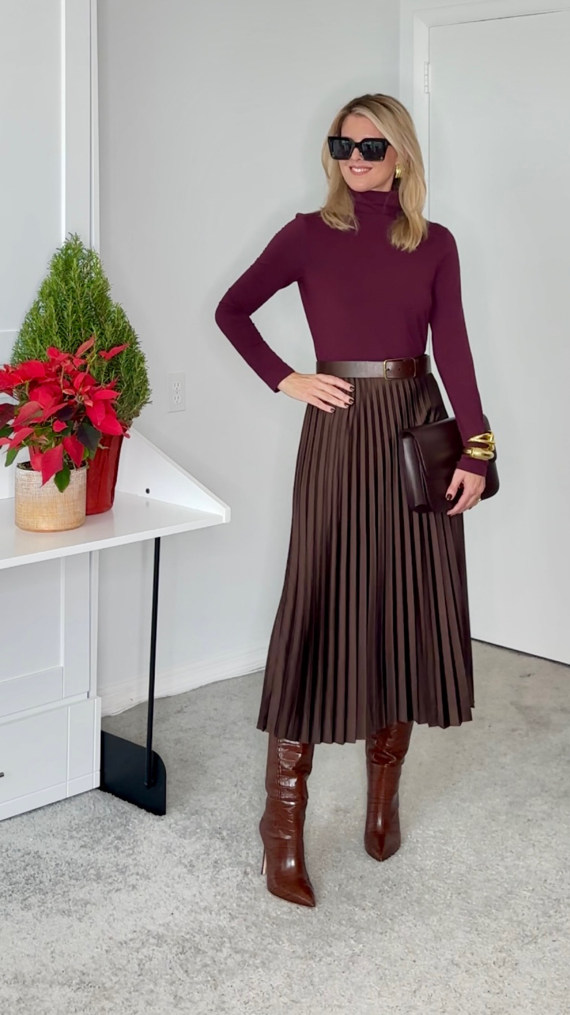 The skirt runs large.    I recommend sizing down 1 size.   

All else true to size

#LTKSeasonal #LTKworkwear #LTKover40