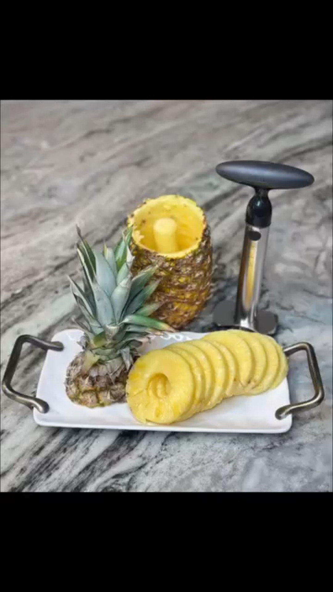 Found perfect Pineapple Cutter, fast , easy and makes perfect circles and you even can use the pineapple for nice pina colada drinks 🍹 