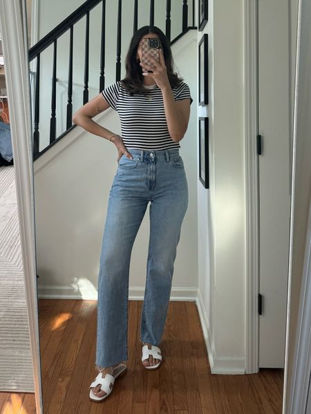 Casual look with straight leg jeans 
Wearing size small on the tee and 27 on the jeans 

#LTKFindsUnder100 #LTKOver40 #LTKStyleTip