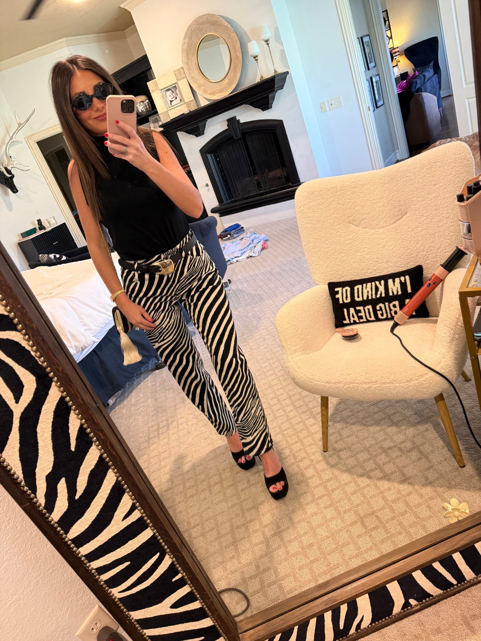 🦓 🖤 🦓 🖤

Pants: 2
Top: extra small

Date night
Date night outfit
Statement jeans
Statement denim
Zebra pants
Chic
H&M
HM
Small sunglasses 

#LTKPetite #LTKootd #LTKOver40