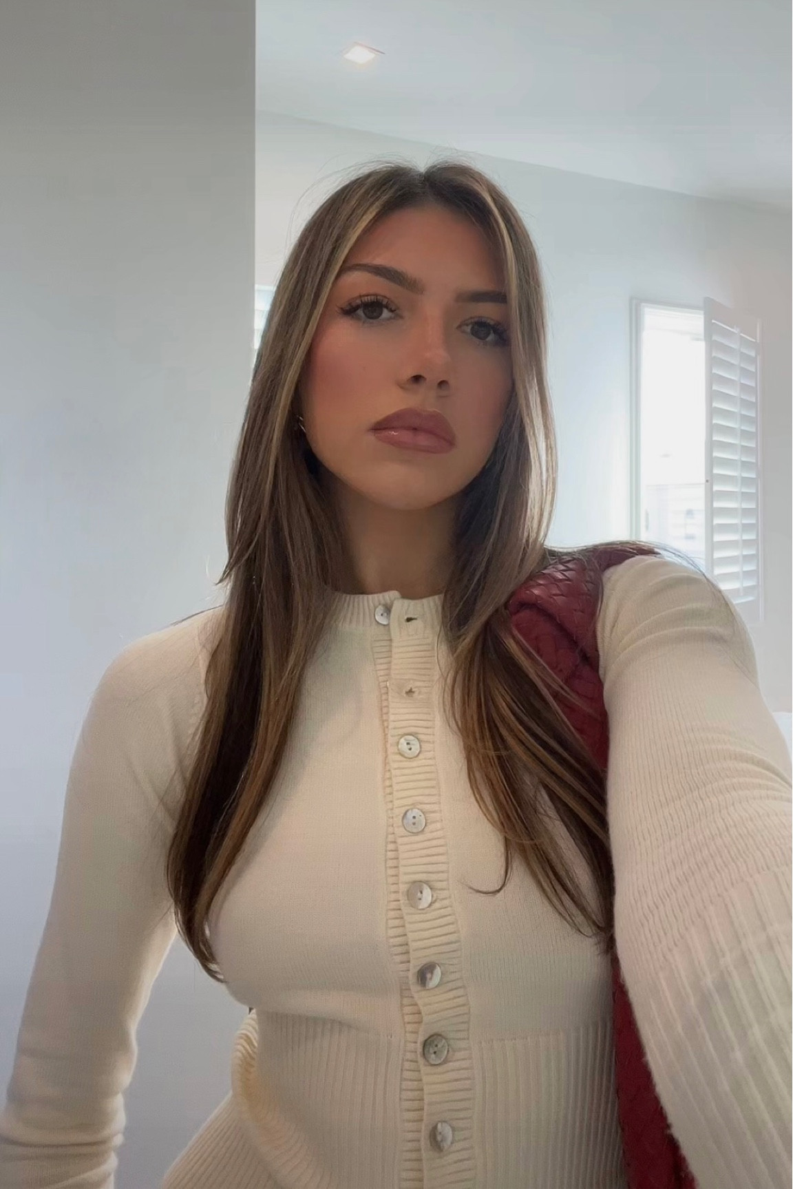 My current favorite knit cardigan🤍 This Frankie’s Bikinis button-up sweater is so soft and flattering! Investing in good quality knits/sweaters is something I stand by as they will last you a long time 