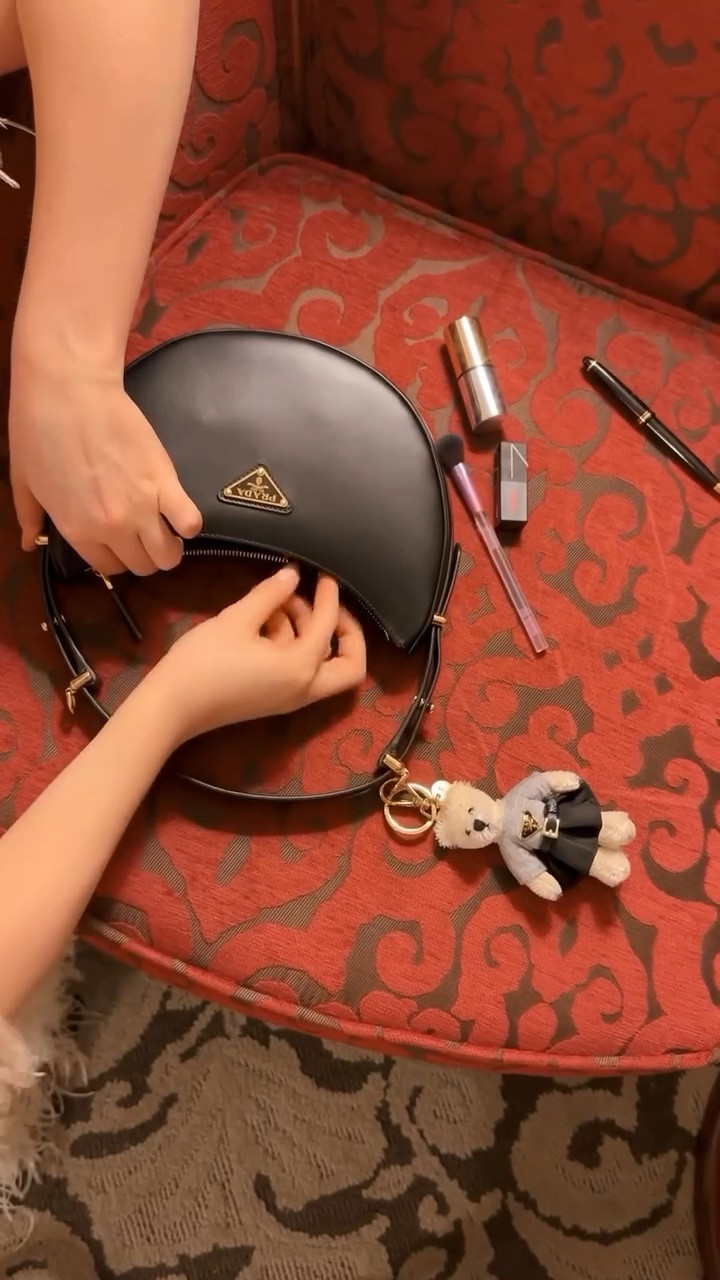 celebrating the holidays with @prada and their beautiful Arqué leather mini shoulder bag + their cutest charms 🧸 accessorizing and personalizing everything all 2025 #PradaHoliday 🤍