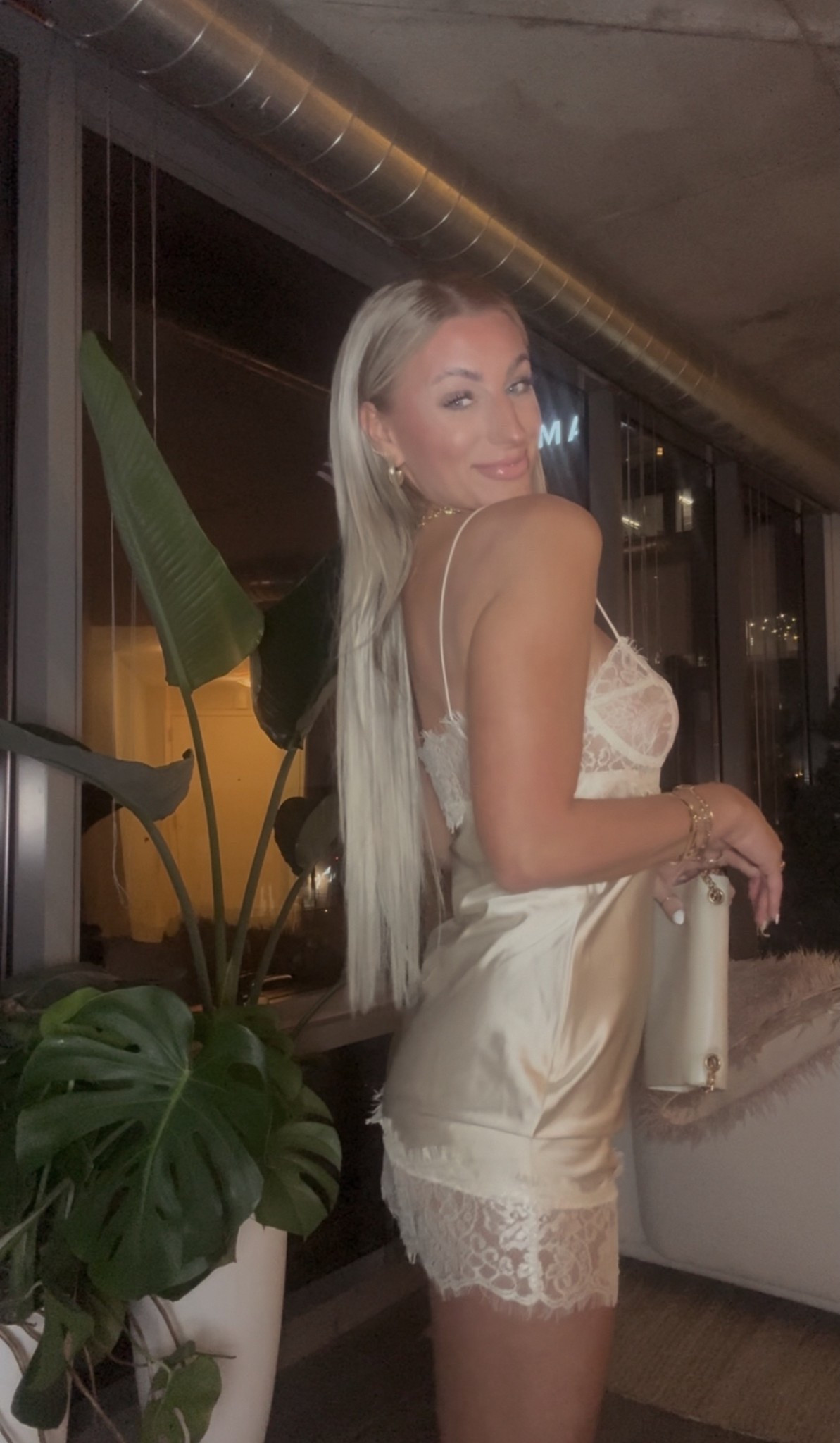 Winter white dress that’s red hot. Suchhhh a good find for date night🔥🤍🫶🏼

#LTKvlog #LTKgrwm #LTKootd