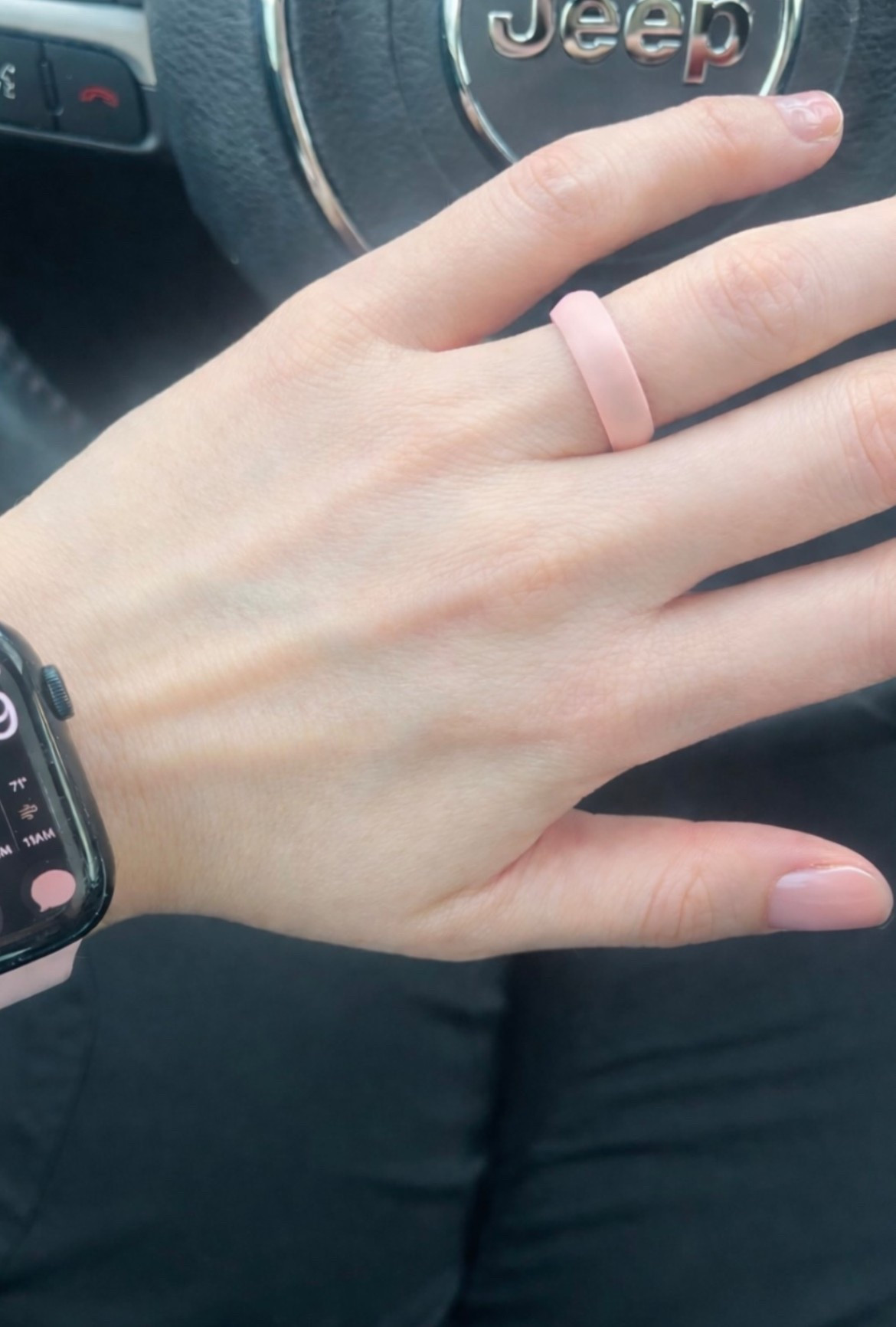 A silicone ring is a necessity when you work in healthcare and/or are a gym girlie👩🏼‍⚕️🏋🏼‍♀️