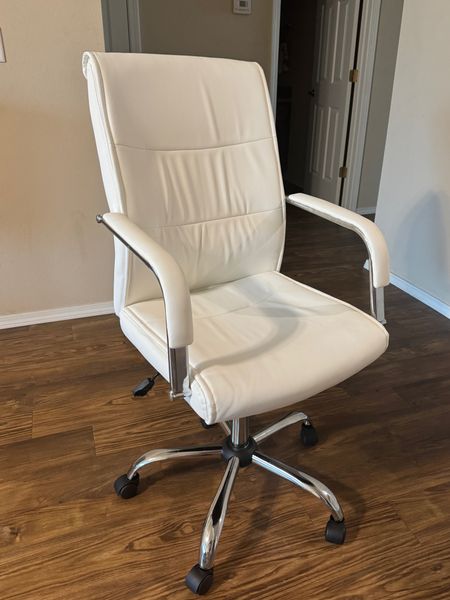 new office chair 🪑💞

#LTKSaleAlert #LTKHome