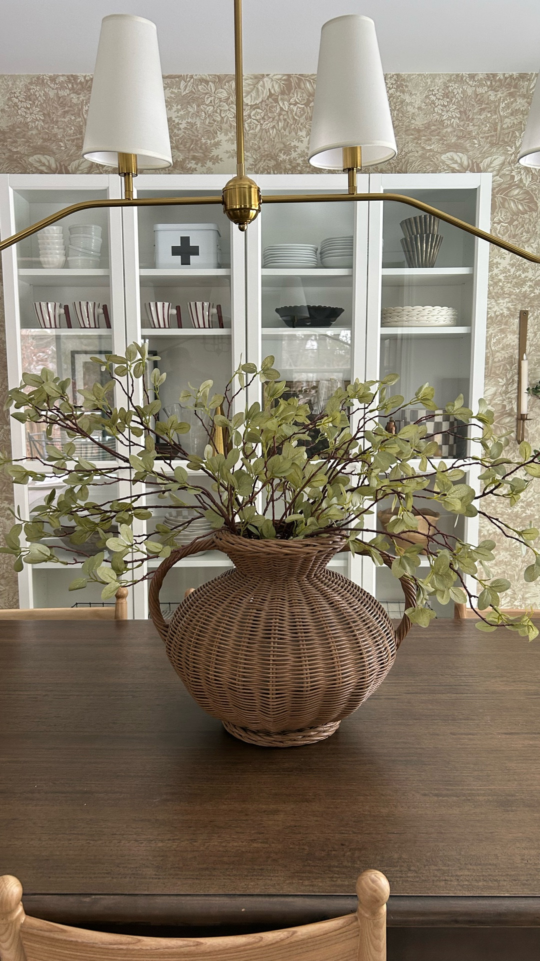 Affordable, bendable, realistic Spring stems from Amazon! I have 6 here.


#LTKHome #LTKSaleAlert