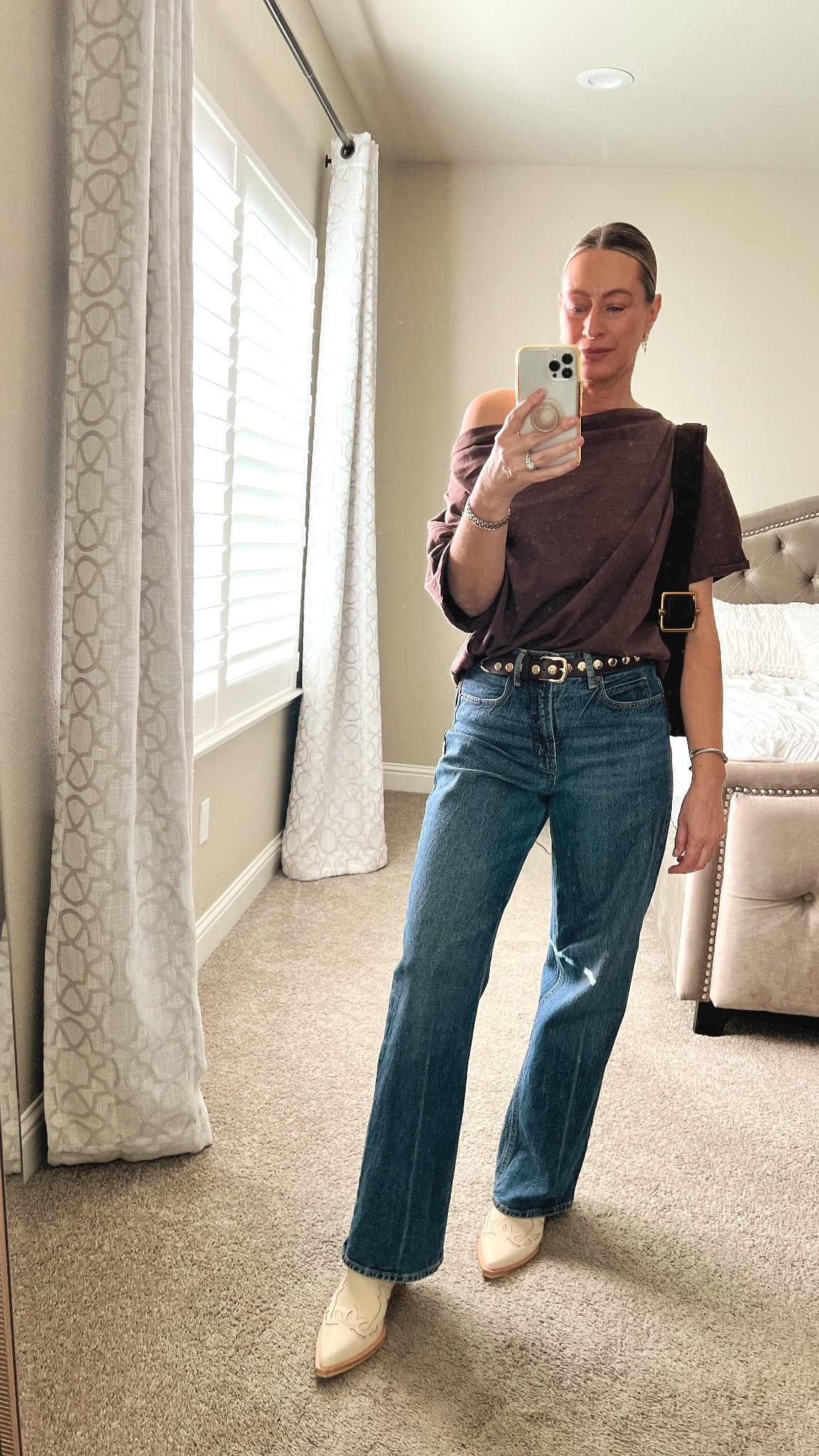What I wore for date night 🤎

Top: Nuuds size medium (on sale)! 
Jeans: Old Navy size 4
Belt: Amazon 


#ootd #outfit #falloutfit #datenight#fall 

#LTKStyleTip #LTKSaleAlert #LTKFindsUnder50