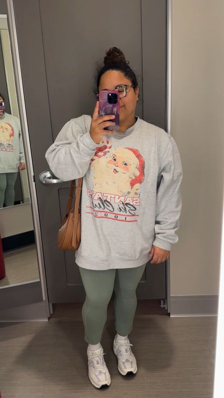 A little athleisure to run some errands this weekend. Can’t beat the oversized sweatshirt, leggings, and sneakers combo. 

Shirt is old Nasty Gal  


#LTKmidsize #LTKVideo #LTKHoliday