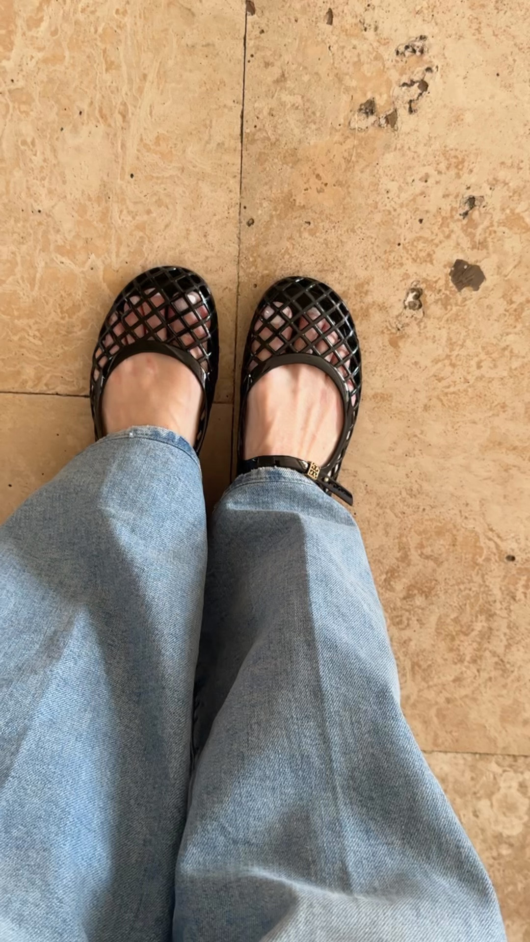 The cutest jelly mules ! So comfy, wearing my true sue

#LTKootd