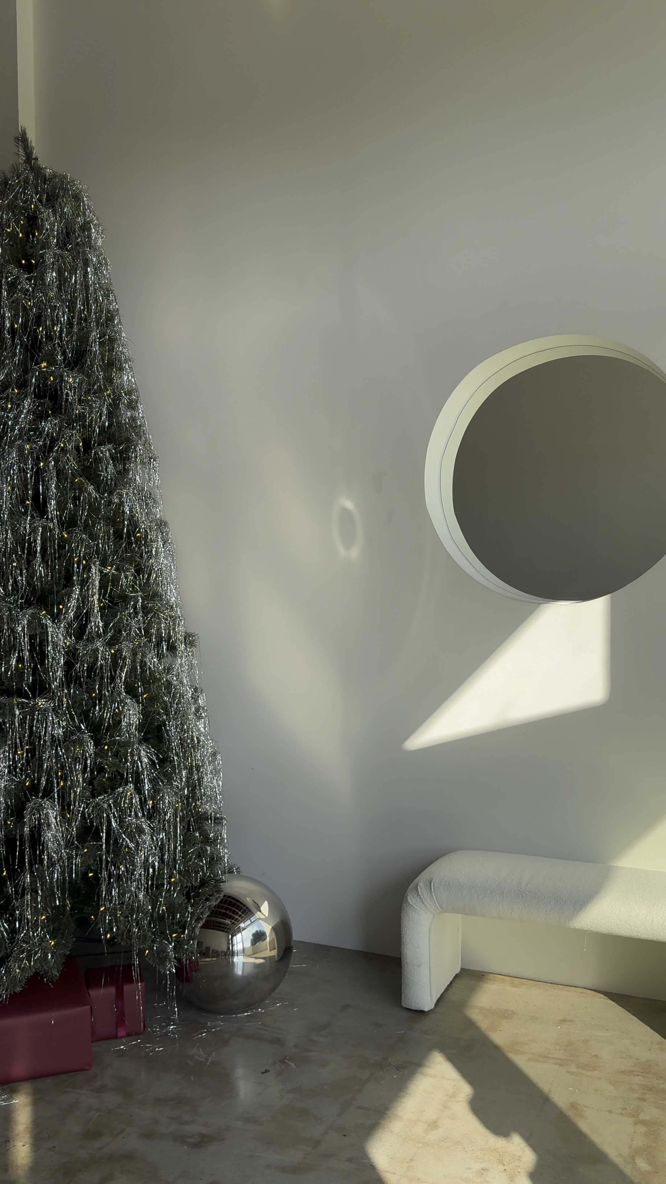 Christmas decor, Christmas tree, decorations, metallic oversized Christmas ball 

#LTKHome #LTKHoliday #LTKVideo