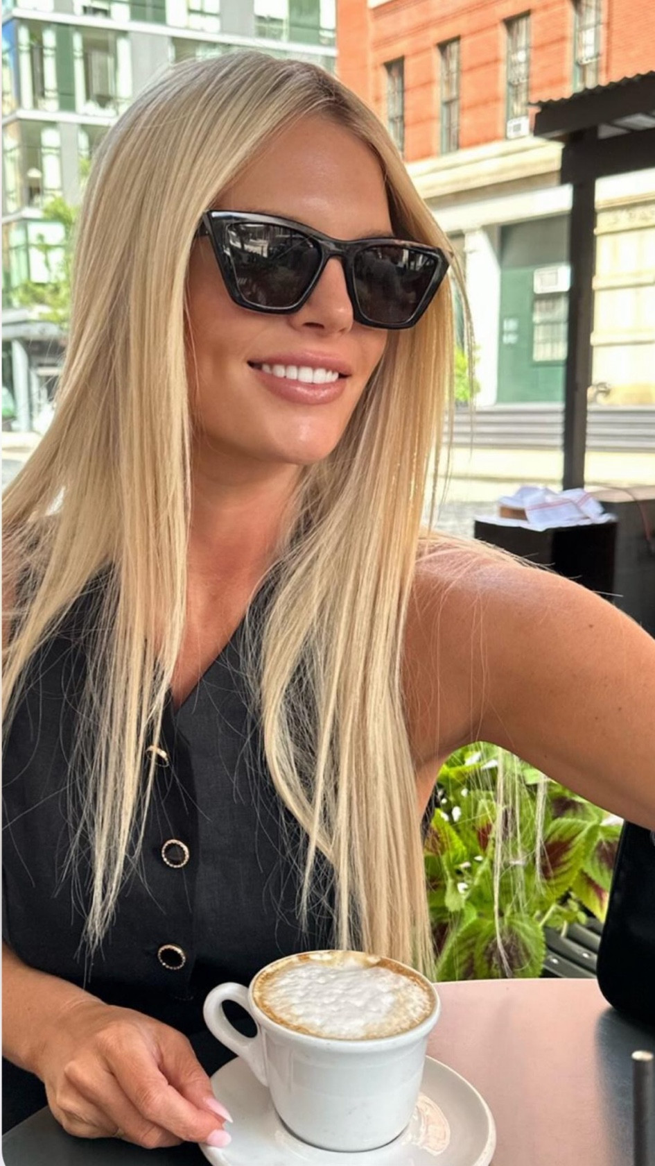 Shop Madison Lecroy's black linen button front vest top and sunglasses 

#LTKstyletip