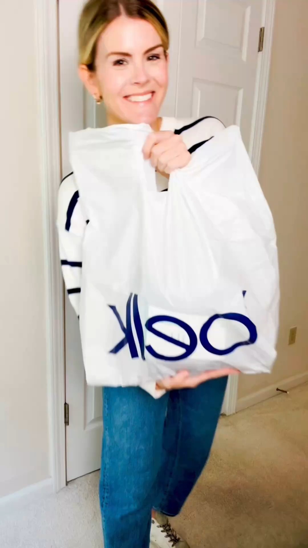 Save 20% off your Hue order at Belk with CODE SAVEONHUE!

#hue #huepartner #belk #belkpartner 