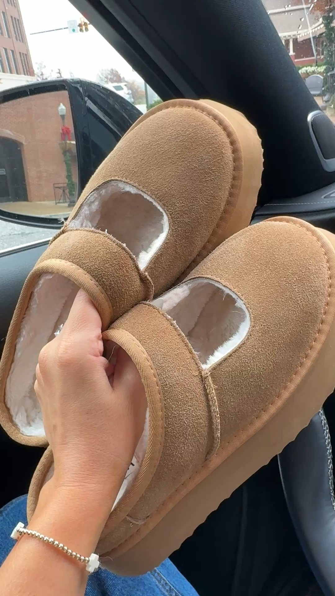The viral slipper of the season!

#LTKHoliday #LTKmomlife #LTKSeasonal