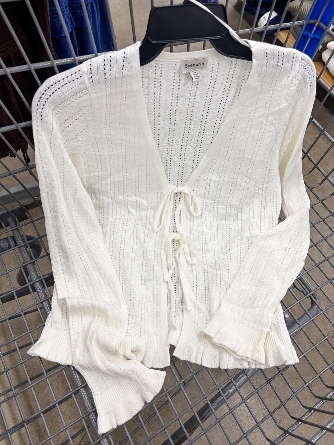 OOOOH this top is CUTE😍😍 It's so flattering and so easy to style with any outfit. Snag while it's here!🤍