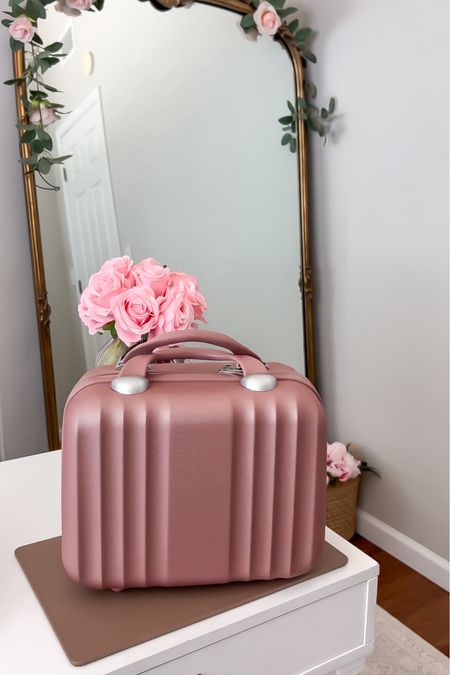 Suitcase for haircare, skincare, or cosmetics! 🩷