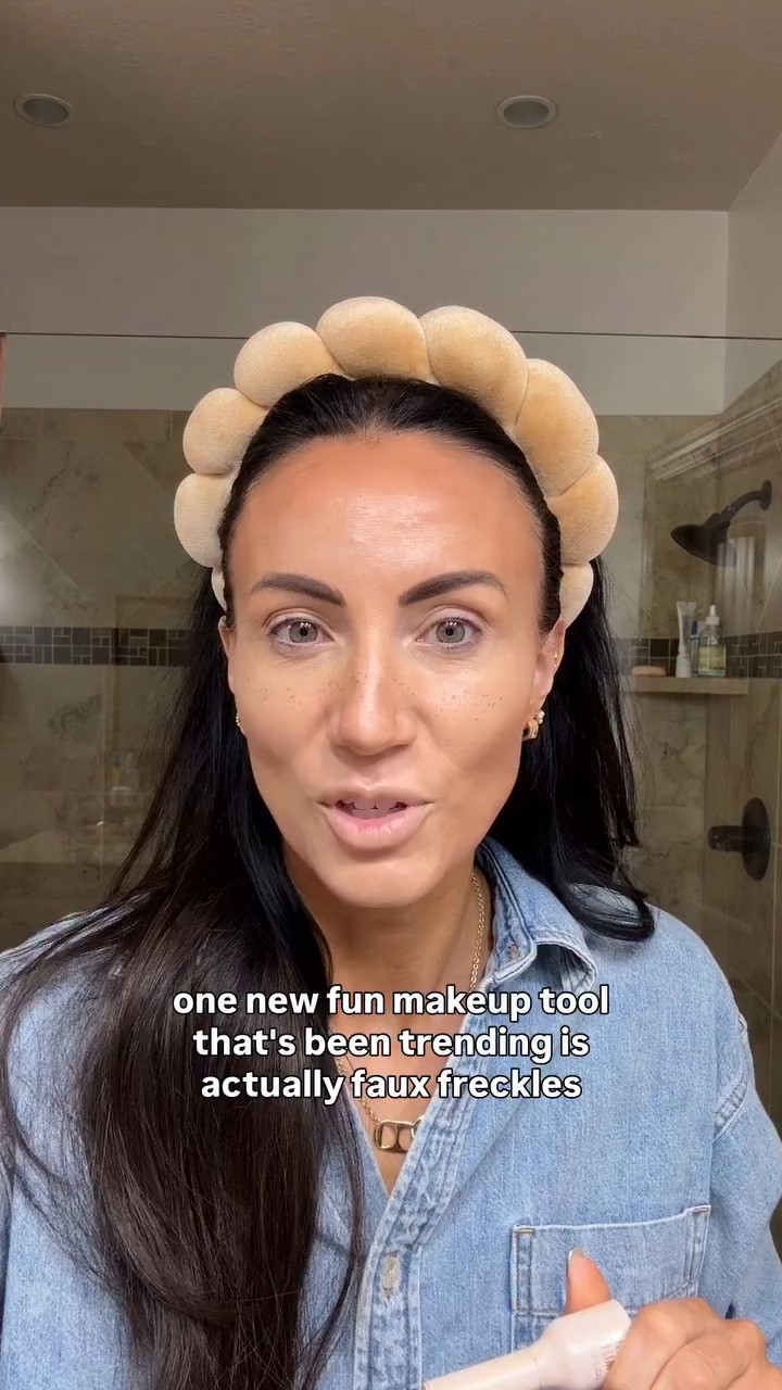 I’ve always wanted freckles - now it’s super easy to add more or less. I know we always want what we can’t have- but did you ever want them? Have you wanted to try this trend? #fauxfreckles