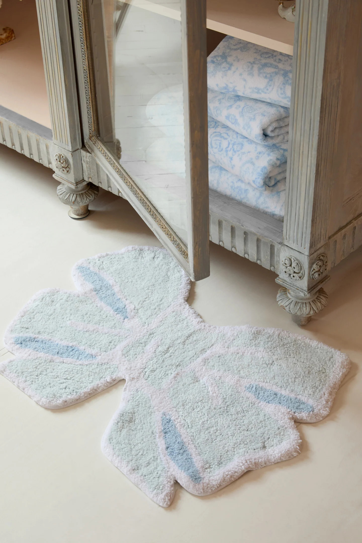 Bow Bath Rug | LoveShackFancy