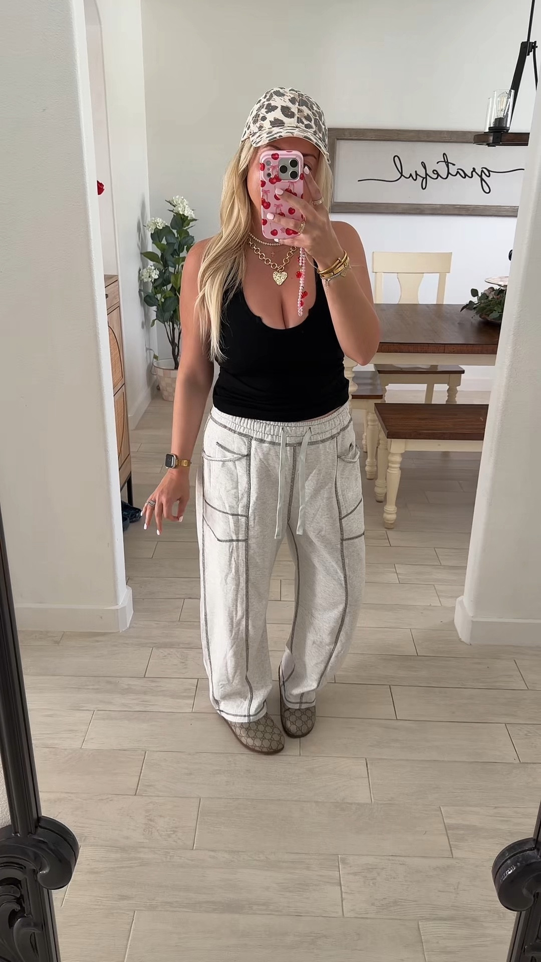 Bra free tanks  >
Small outfit 
Gucci clogs tts