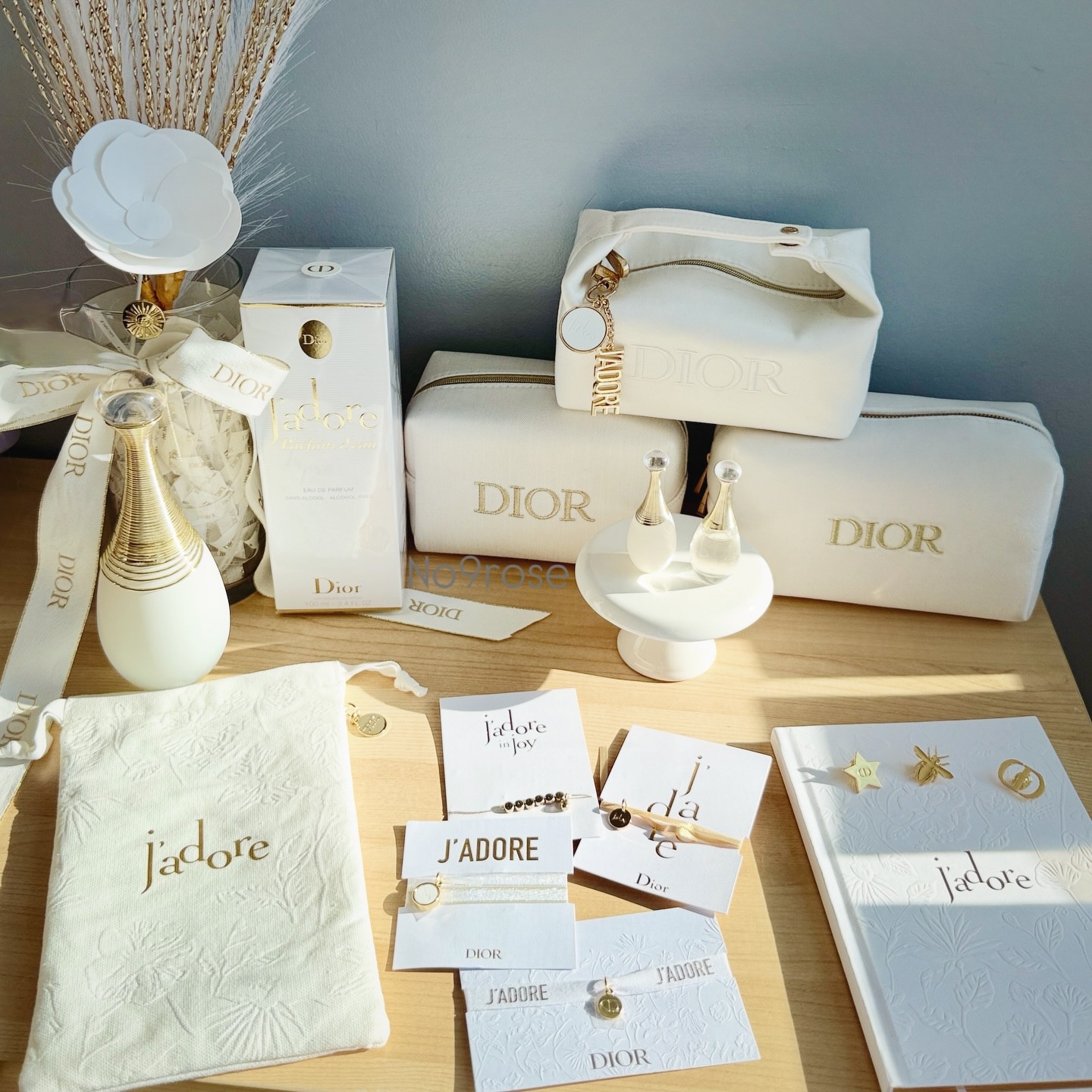 White snow. Bright sun.

J’adore kind of day.

#DiorBeauty
#Jadore
#LuxuryBeauty
#BeautyCollectors
#PerfumeObjects
@diorbeautylovers