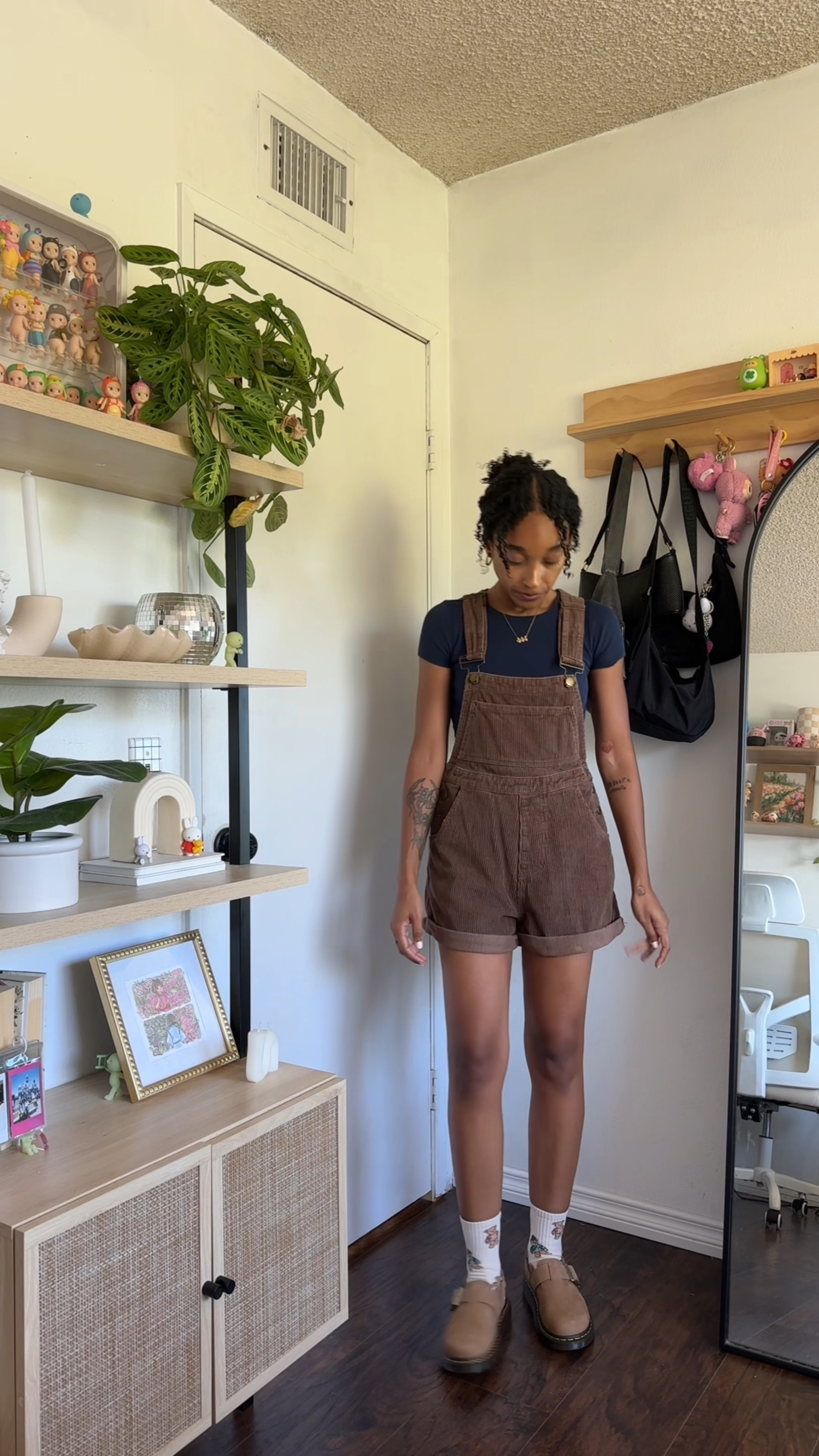 obsessed with these teddy socks 🧸

fall outfit inspo, doc martens, dr martens, overalls, corduroy, overalls outfit, fall fashion, jorge ii slingback mules

#LTKVideo #LTKFallSale