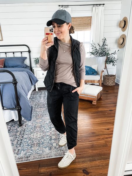 Easy mom outfit.