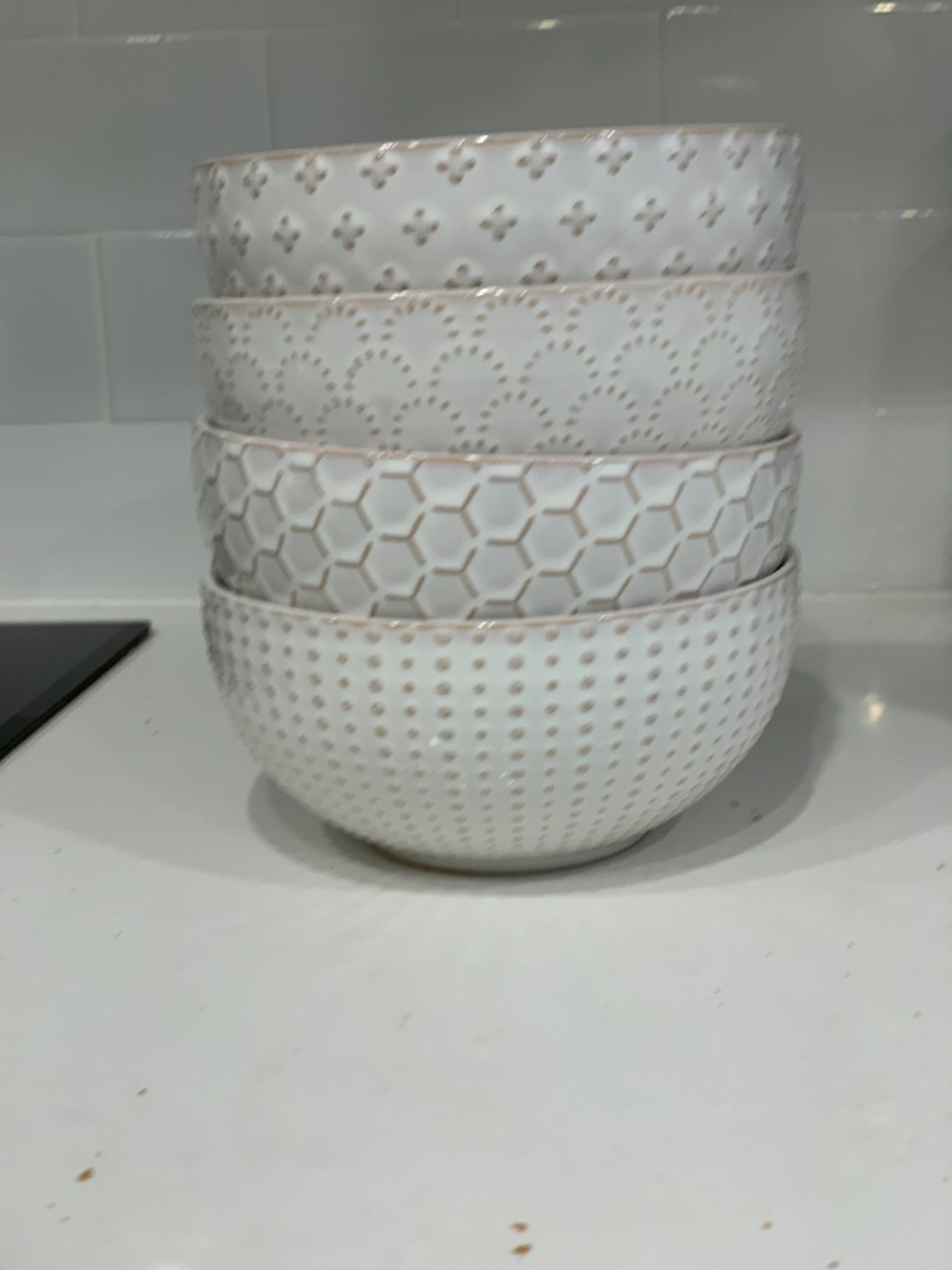 LE TAUCI Cereal bowls 26 OZ, Ceramic Soup Bowl for Kitchen, Embossment Stoneware Bowl House-warmi... | Amazon (US)