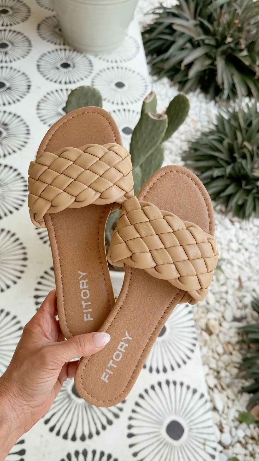 Easy sandals for spring and summer. @Fitory 

Spring outfits 2026, flat sandals, spring break outfits, vacation outfits 

#LTKootd #LTKOver40 #LTKSwim
