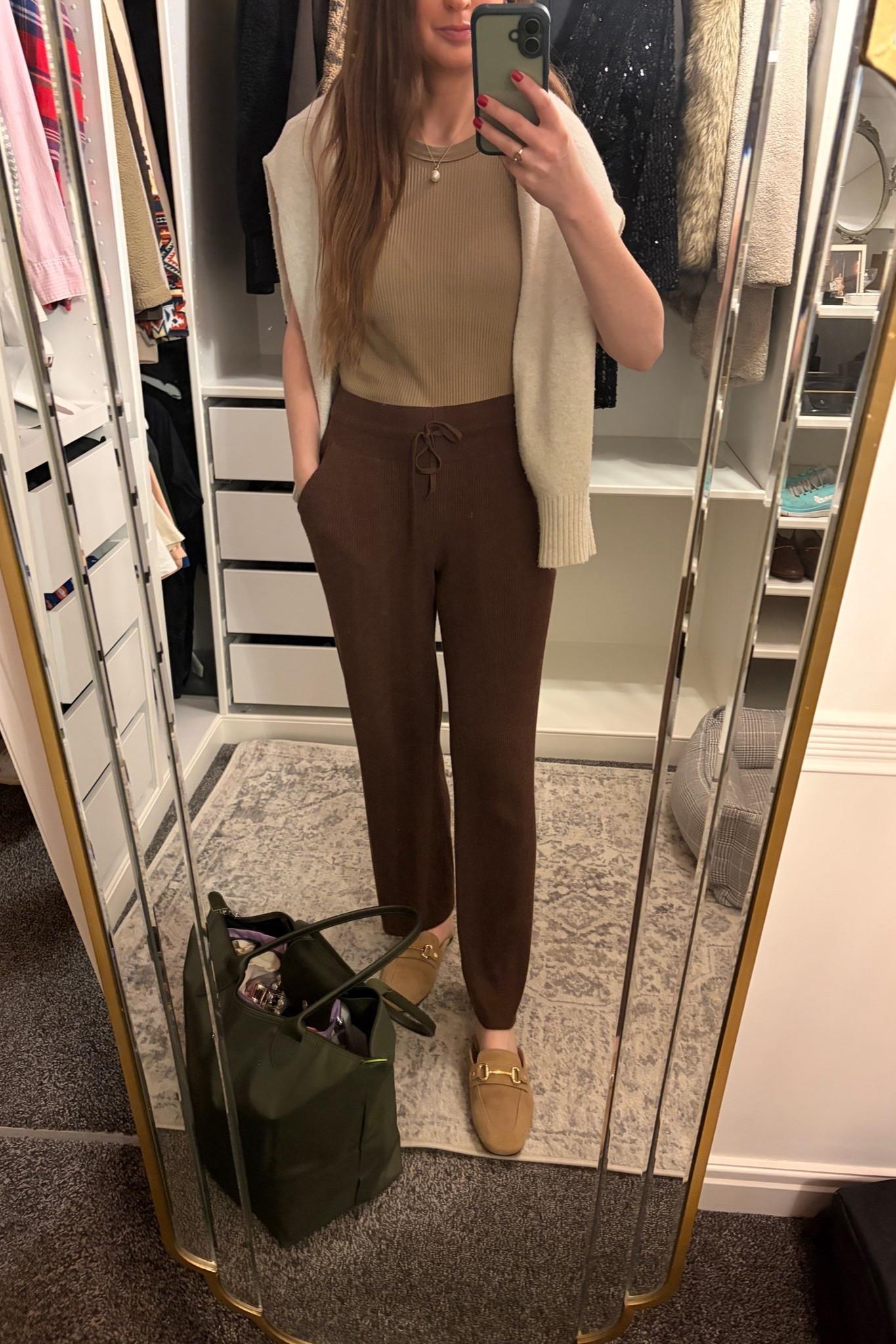 Airport Bound, wearing a super comfy Uniqlo outfit ✈️🌴🌞 airport outfit, comfy flight outfit, holiday outfit, vacation outfit