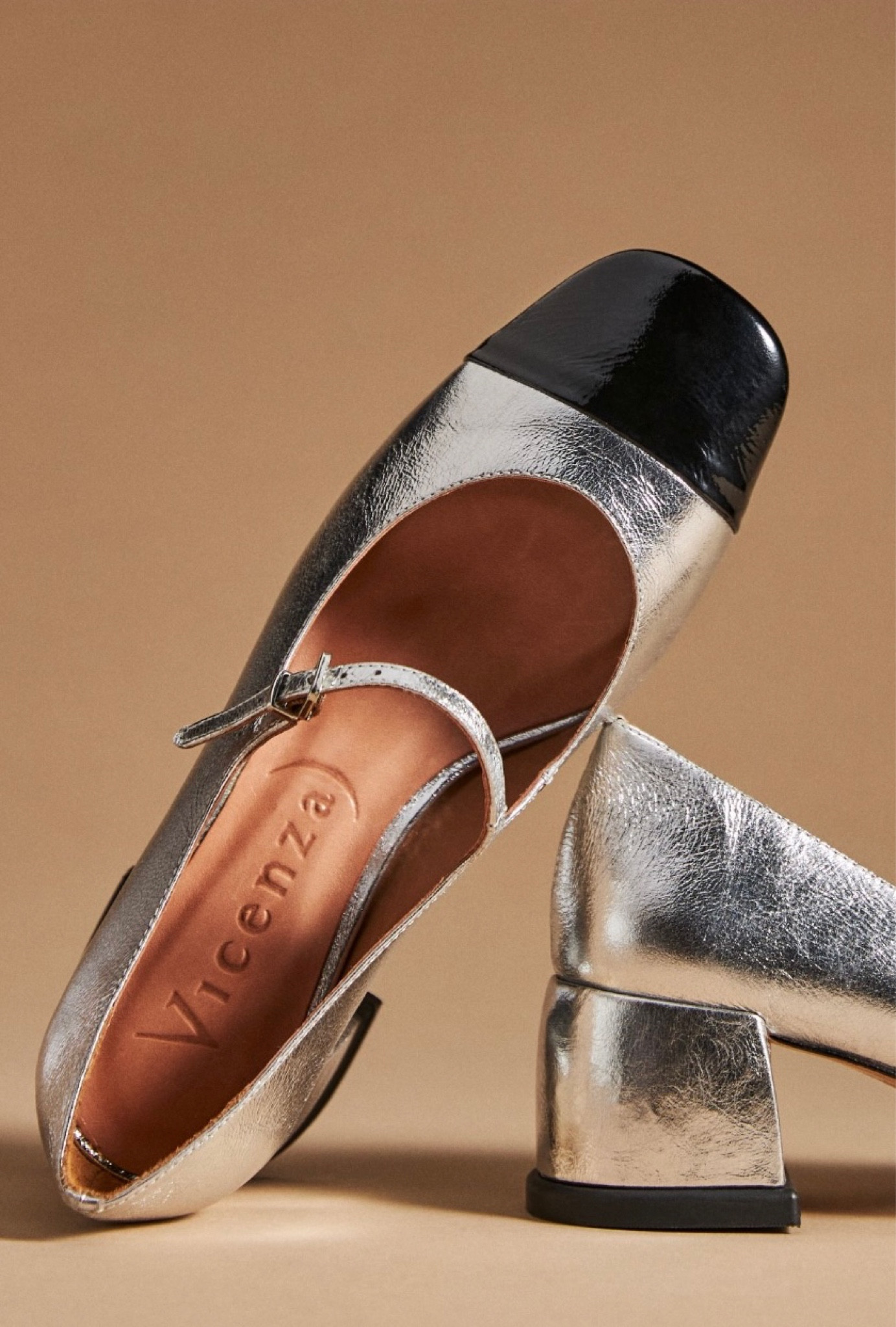 BRB, on a metallic shoe hiatus right now. So many styles trending for fall; flats are a must starting with the ballet and maryjane styles, and add in fun menswear inspired styles with a sparkle or two 4 These are some of my @Anthropologie faves!

#anthropologie #shoeedit #metallic #maryjane # ballet

#LTKshoecrush #LTKstyletip #LTKFind