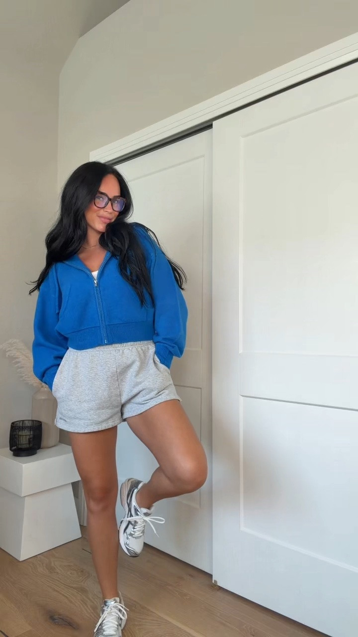 The perfect cozy fall outfit 💙 I’ll have my outfit linked on my LTK.

My sizing 5’7, 145lbs, 32dd 
I’m wearing size small tops, size medium short.





@Aritzia fall outfit ideas, fall outfits 2026, comfy fall outfit, cozy fall outfit, casual fall outfit, Aritzia outfit, Aritzia fall outfit, Aritzia fall favorites, Aritzia knit sweater, knit zip up hoodie, sweater zip up, fall layering outfit, cozy layers, fall basics, elevated basics, everyday fall outfit, casual chic outfit, comfy chic outfit, neutral fall outfit, fall athleisure, fall capsule wardrobe, fall wardrobe staples, everyday outfit inspo, sneaker outfit, cozy girl fall style