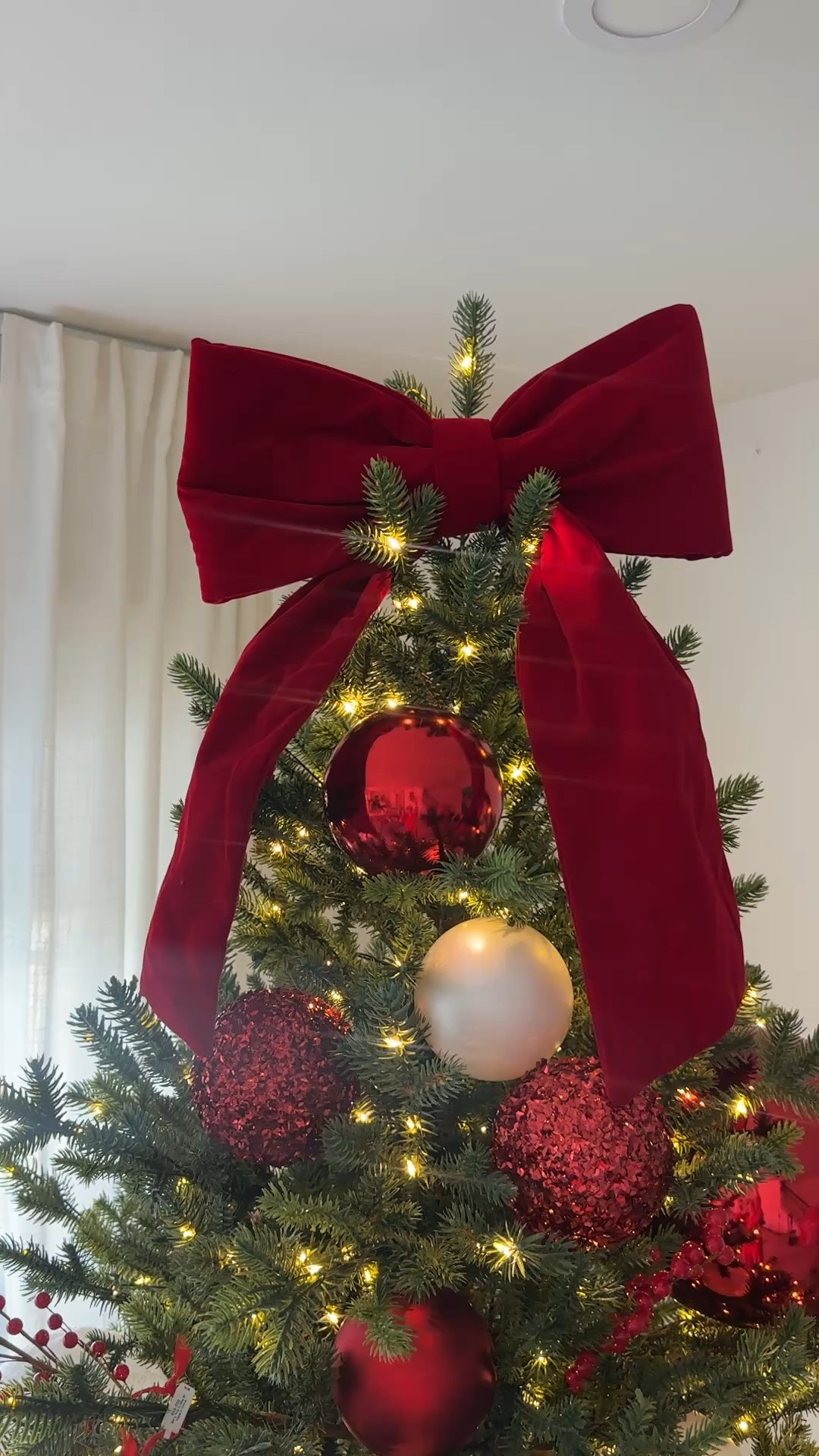 The perfect bow tree topper 😍

#LTKHoliday #LTKHome #LTKSeasonal