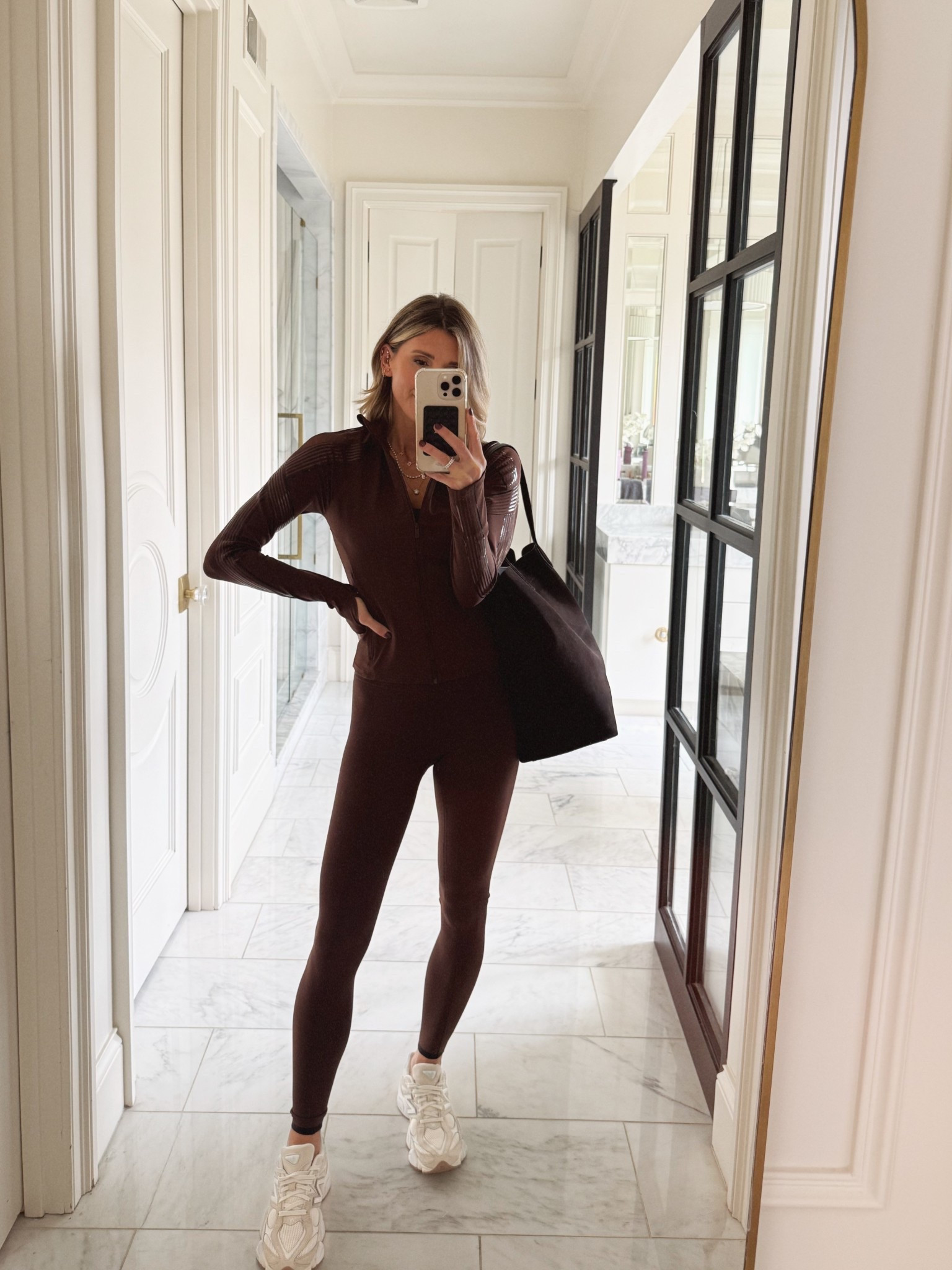 Love this brown activewear set for my fall walks and workouts. I'm wearing size small @victoriasecret #vspartner 