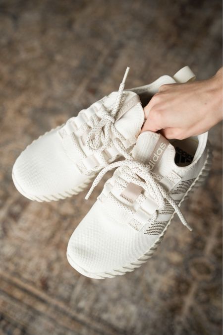 Women’s Adidas neutral tone sneakers - love the shade!



#LTKfindsunder100 #LTKstyletip