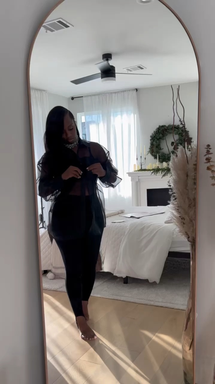 What are y’all wearing to the living room tomorrow?
•
•
#livingroomrunway #htxfashion #thanksgivingstyle #holidayoutfitideas #zara #futurecollective 

#LTKMidsize #LTKHoliday #LTKCyberWeek