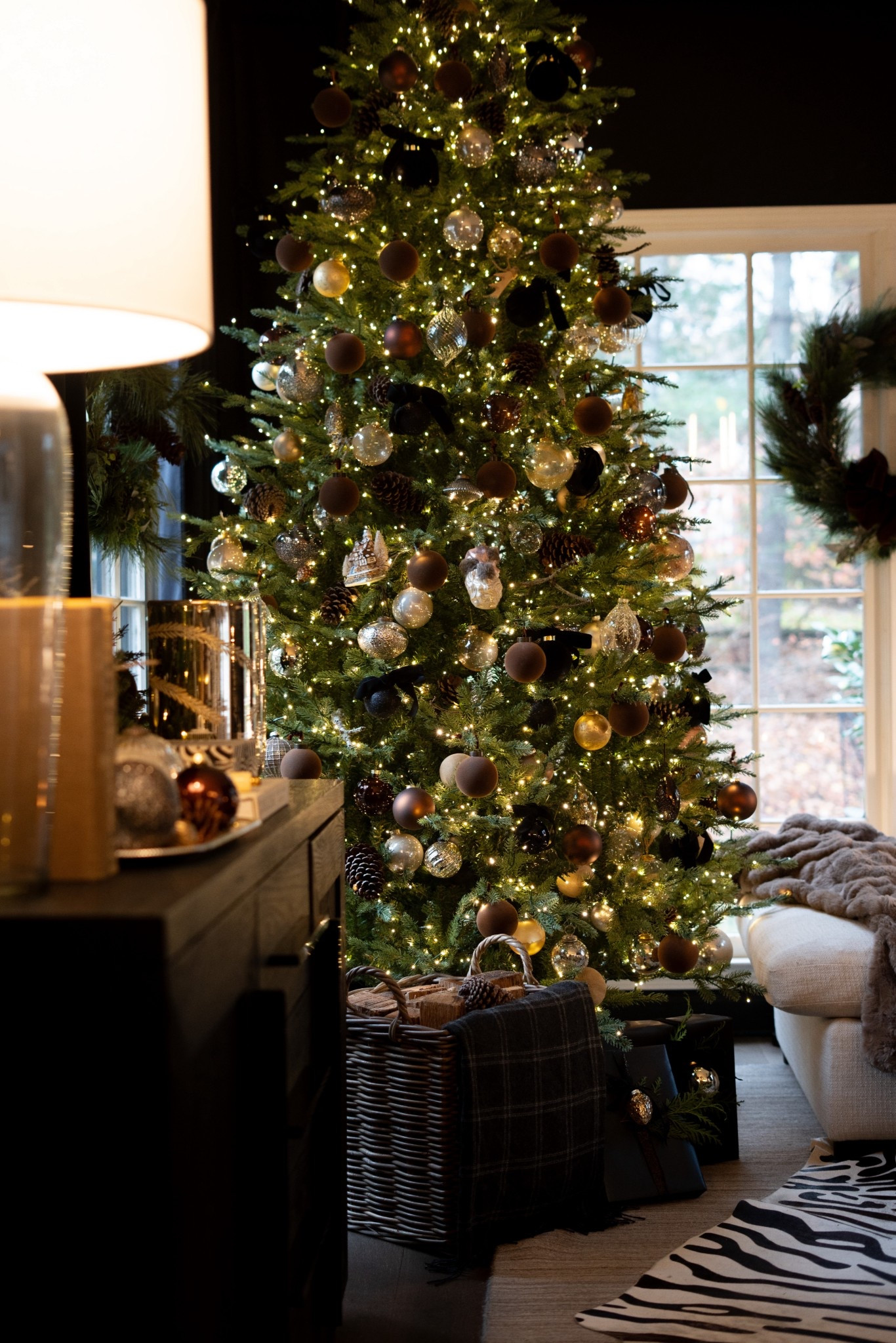 A tree that glows like pure Christmas magic—layered with bronze, black, glass, and shimmer. Cozy textures, sparkling lights, and wrapped gifts tucked beneath create a holiday moment that feels warm, modern, and beautifully collected. This is Christmas… elevated, moody, and completely enchanting. 🎄✨


#LTKSeasonal #LTKHome #LTKHoliday