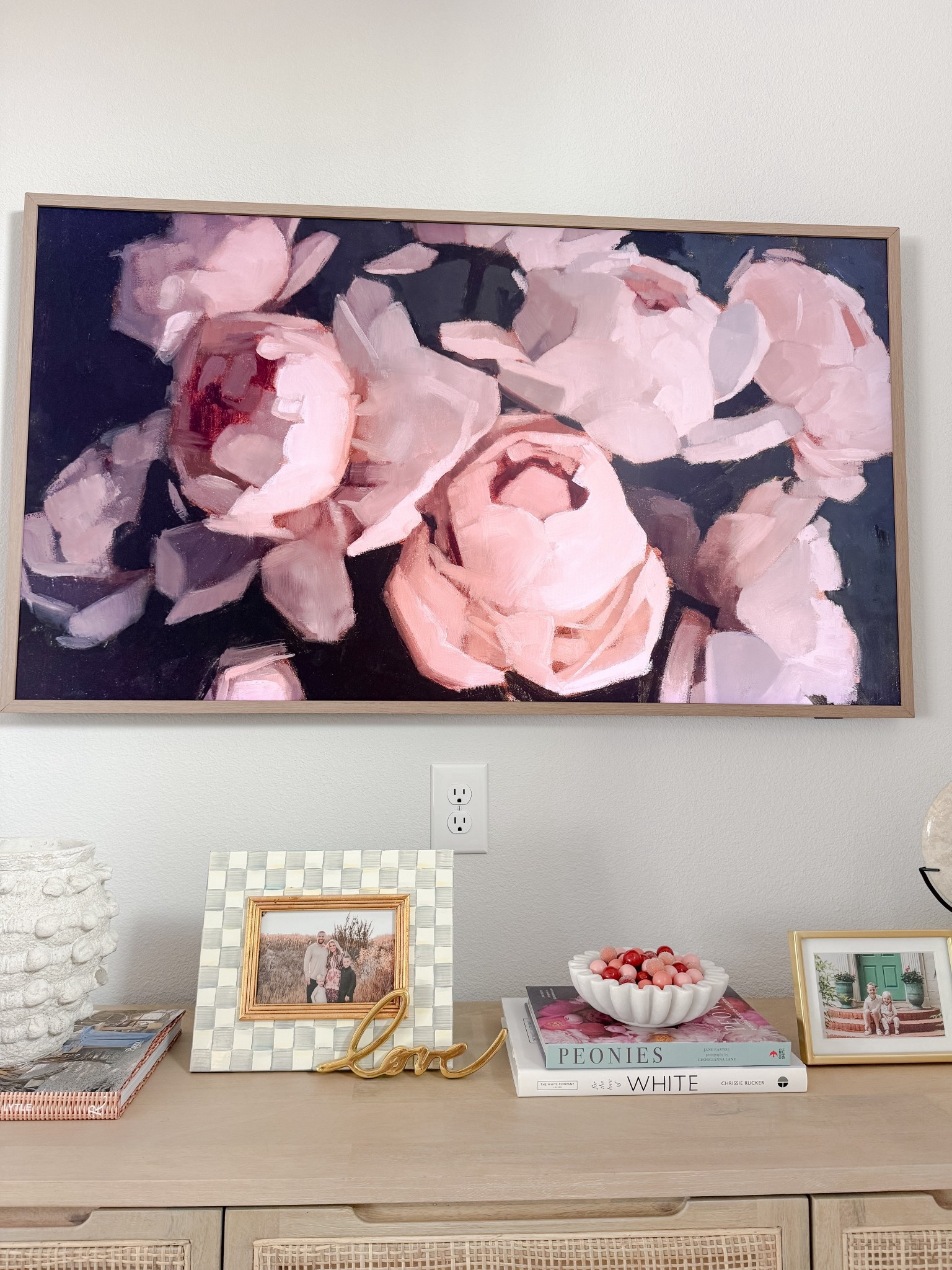 happy love week 💘🌹💌 #valentinedecor #valentinesday #homedecor #neutraldecor #peonies

#LTKValentine #LTKHome #LTKSeasonal