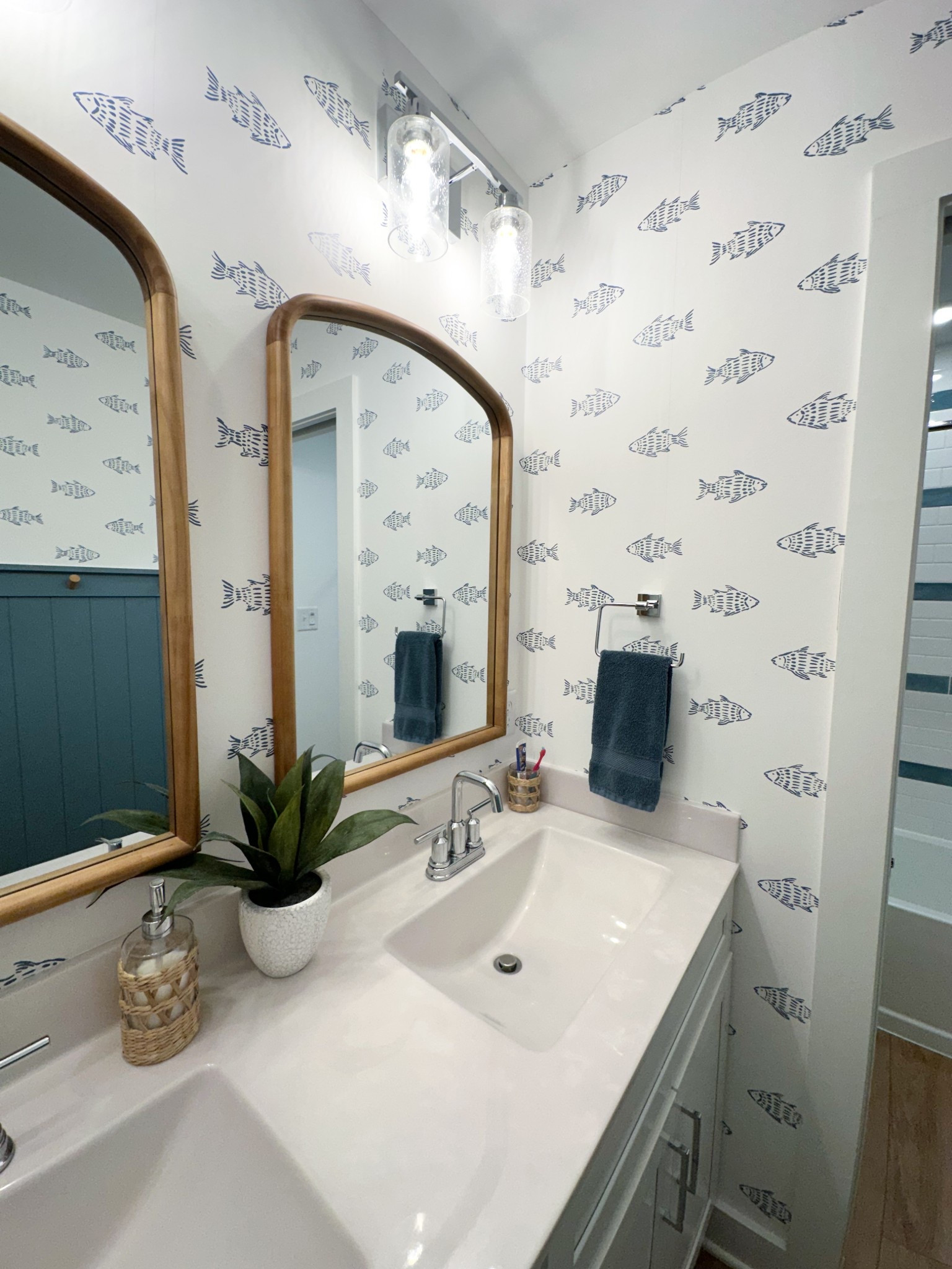 Kids bathroom, bathroom wallpaper

Wallpaper is tropical fish by love vs design 

#LTKFindsUnder100 #LTKKids #LTKHome