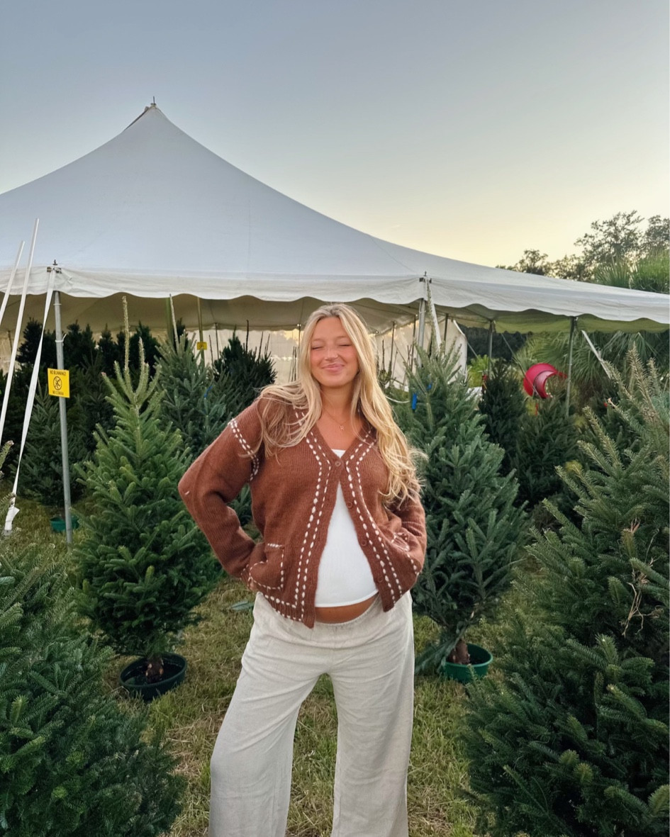 cozy christmas in lulus🎄🤎 Code: GRETA20

#luluspartner #lovelulus @lulus 

#LTKHoliday #LTKBump #LTKSeasonal