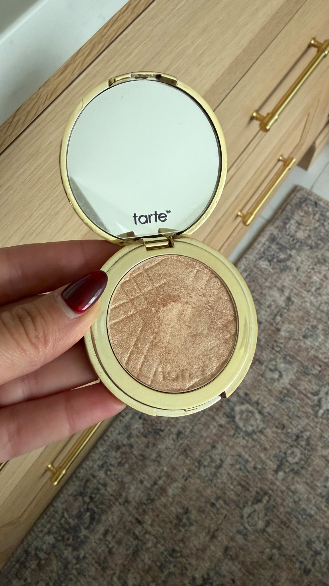 Makeup shimmering highlighter 

#LTKHoliday #LTKGiftGuide #LTKBeauty