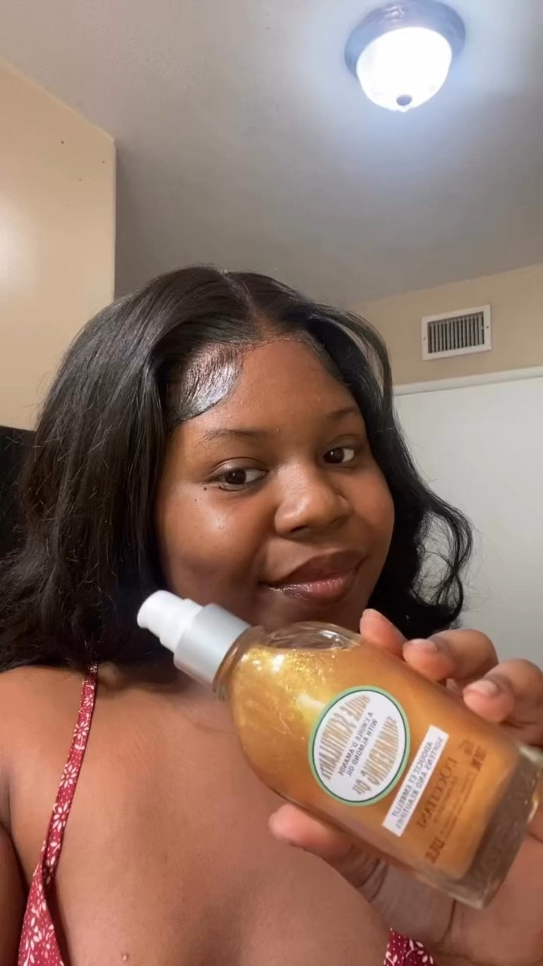 For starters I loved the way this body oil felt on my skin. Its super lightweight smells really good and it lasts a long time. Had me glowing for hours. Thank you @loccitane !🌻💛