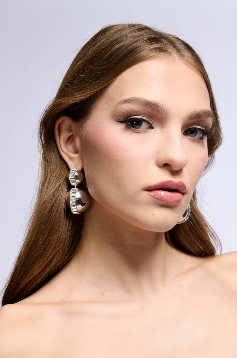 BAGUETTE ONLY EARRING | AKIRA