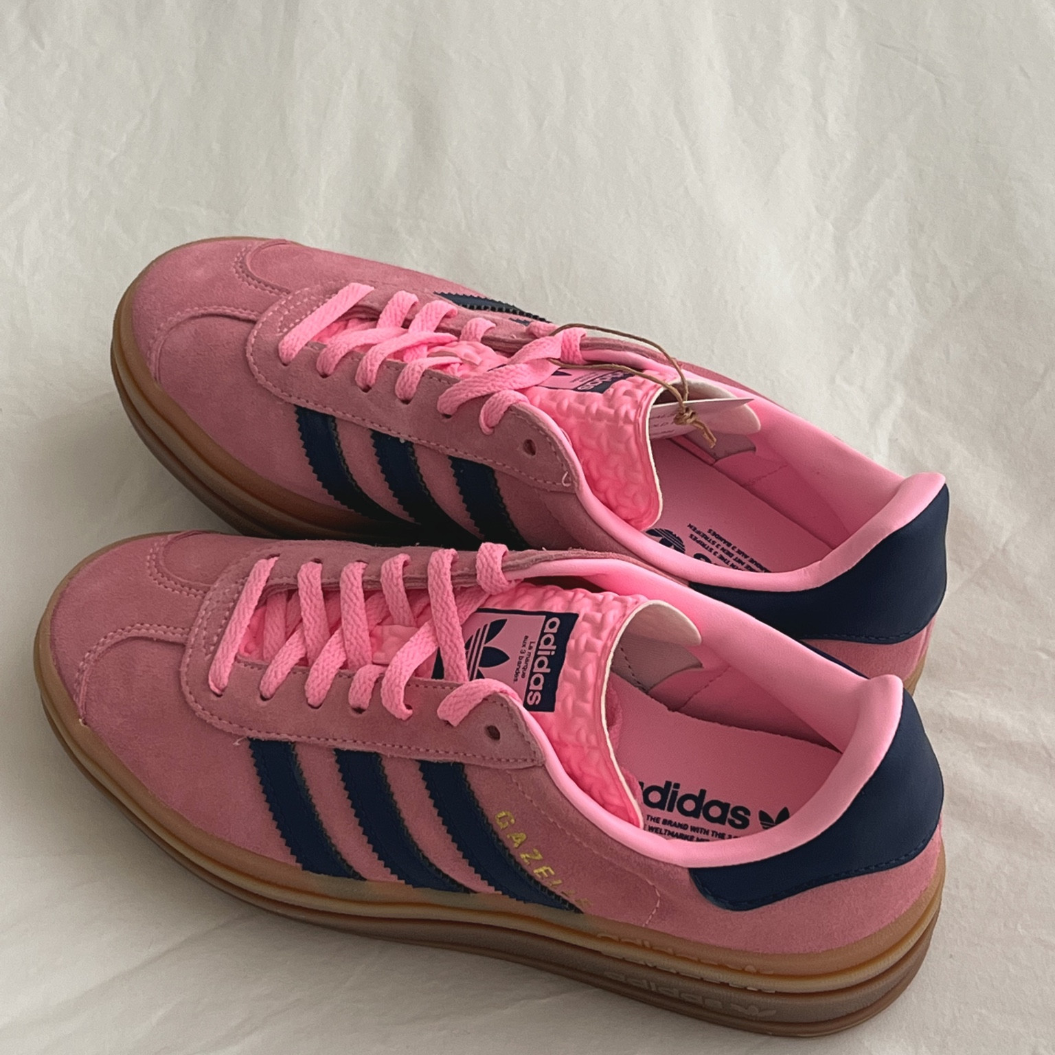 i’ve been obsessed with my gazelles and love this bright and colorful pair for the spring and summer! 

i sized down .5 to a 6.5 and they fit perfectly. 

#adidas #adidasgazelles #springsneakers