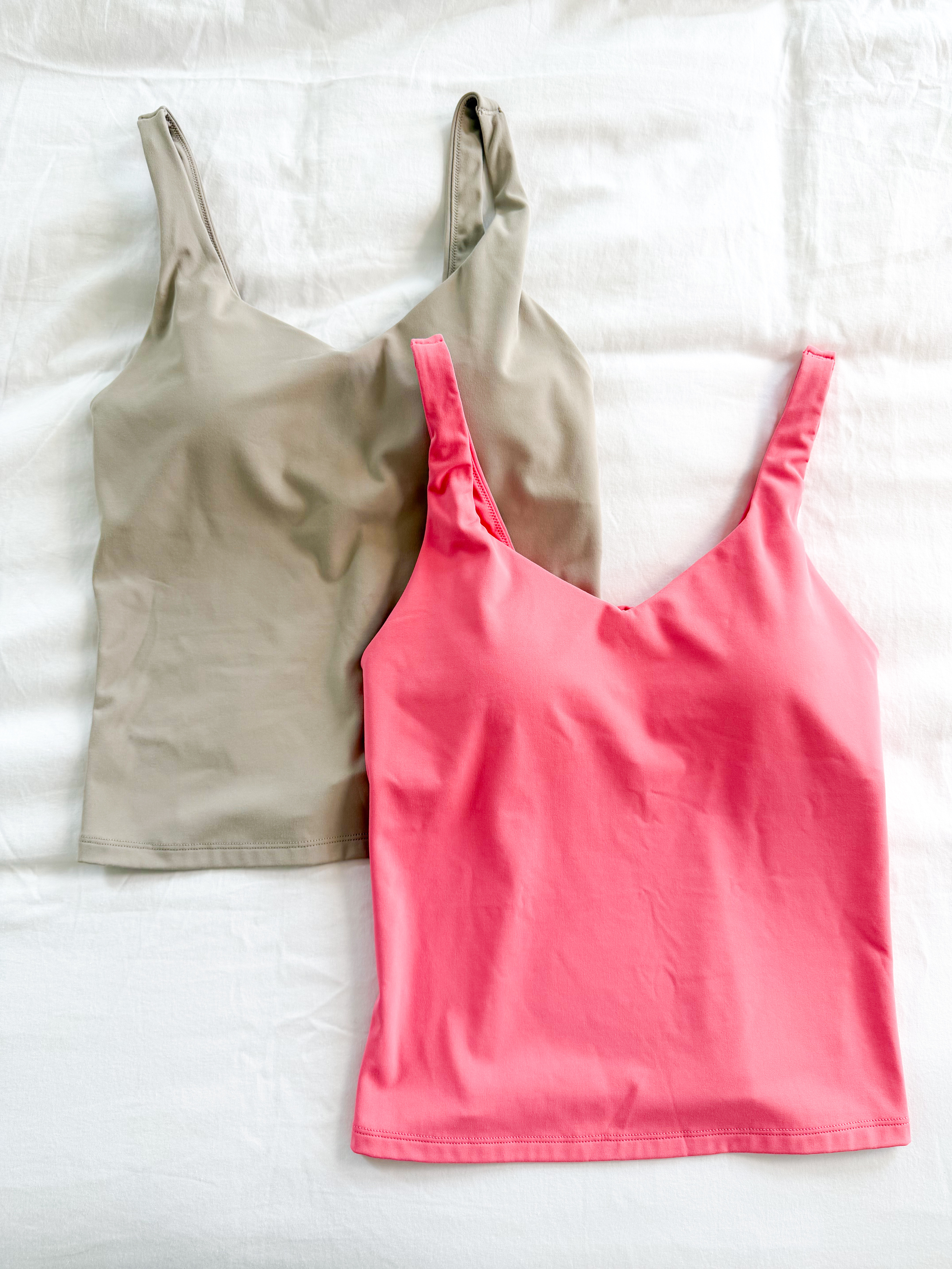 The best workout tanks - built in shelf bra with removable cups 🙌🏻 I size up to a M in these! 
